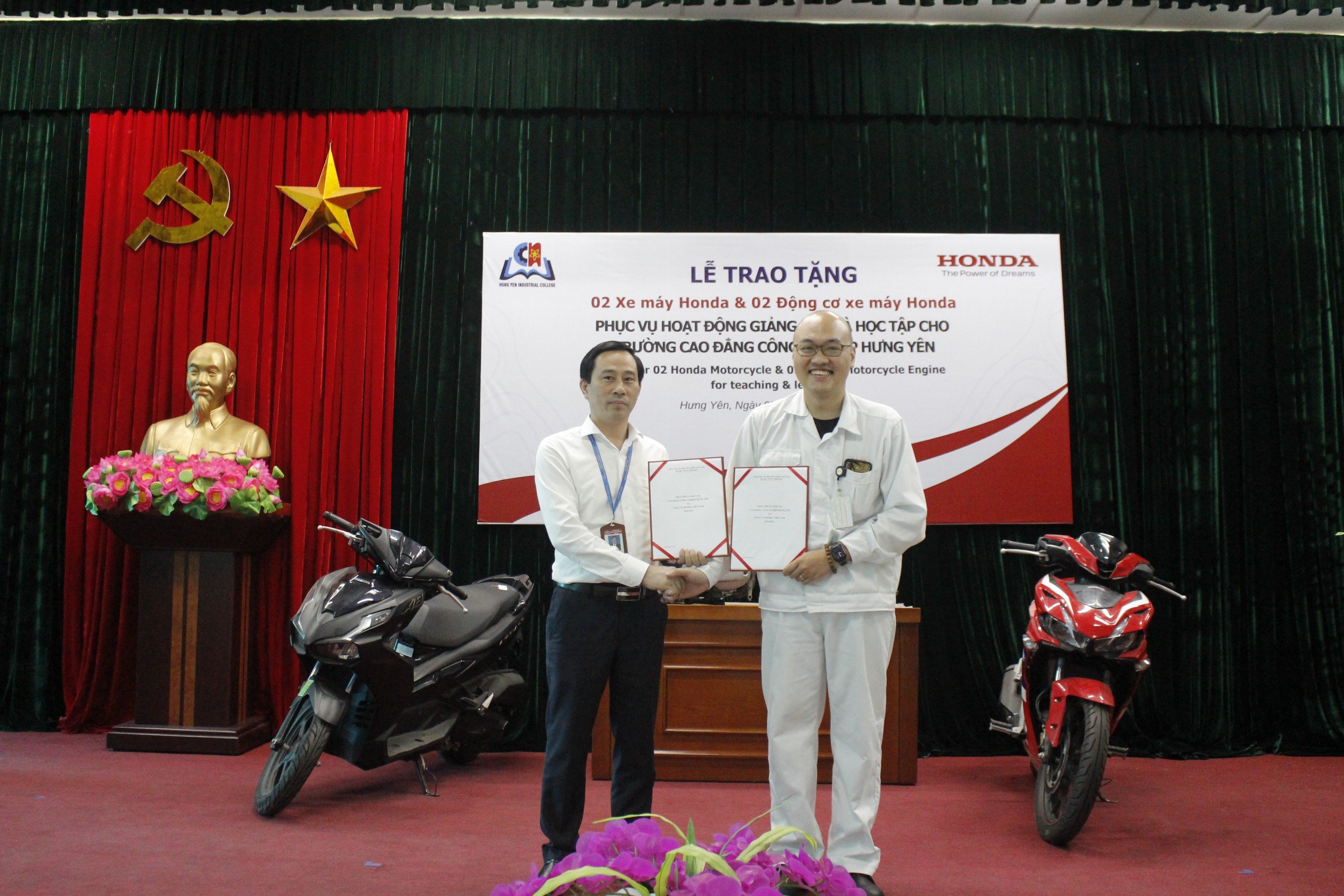 Công ty Honda Việt Nam trao tặng thiết bị phục vụ hoạt động giảng dạy và học tập cho Trường Cao đẳng Công nghiệp Hưng Yên